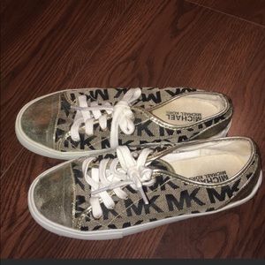 Michael kors sneaker size 5 but fits like a 7